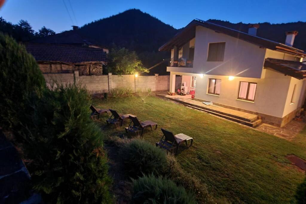 Двете Къщи В Планината Vila Beli Osŭm Exterior foto