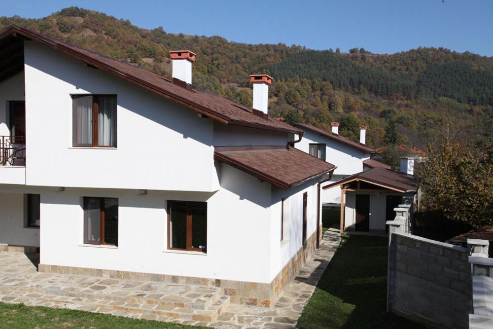 Двете Къщи В Планината Vila Beli Osŭm Exterior foto