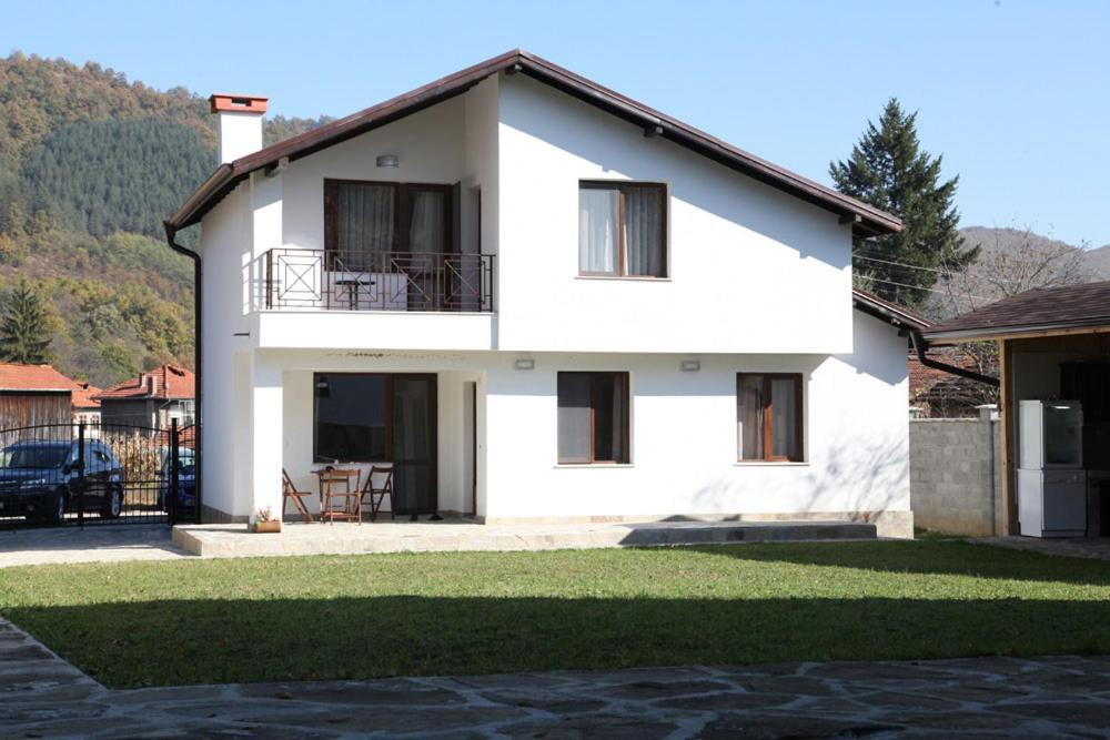Двете Къщи В Планината Vila Beli Osŭm Exterior foto